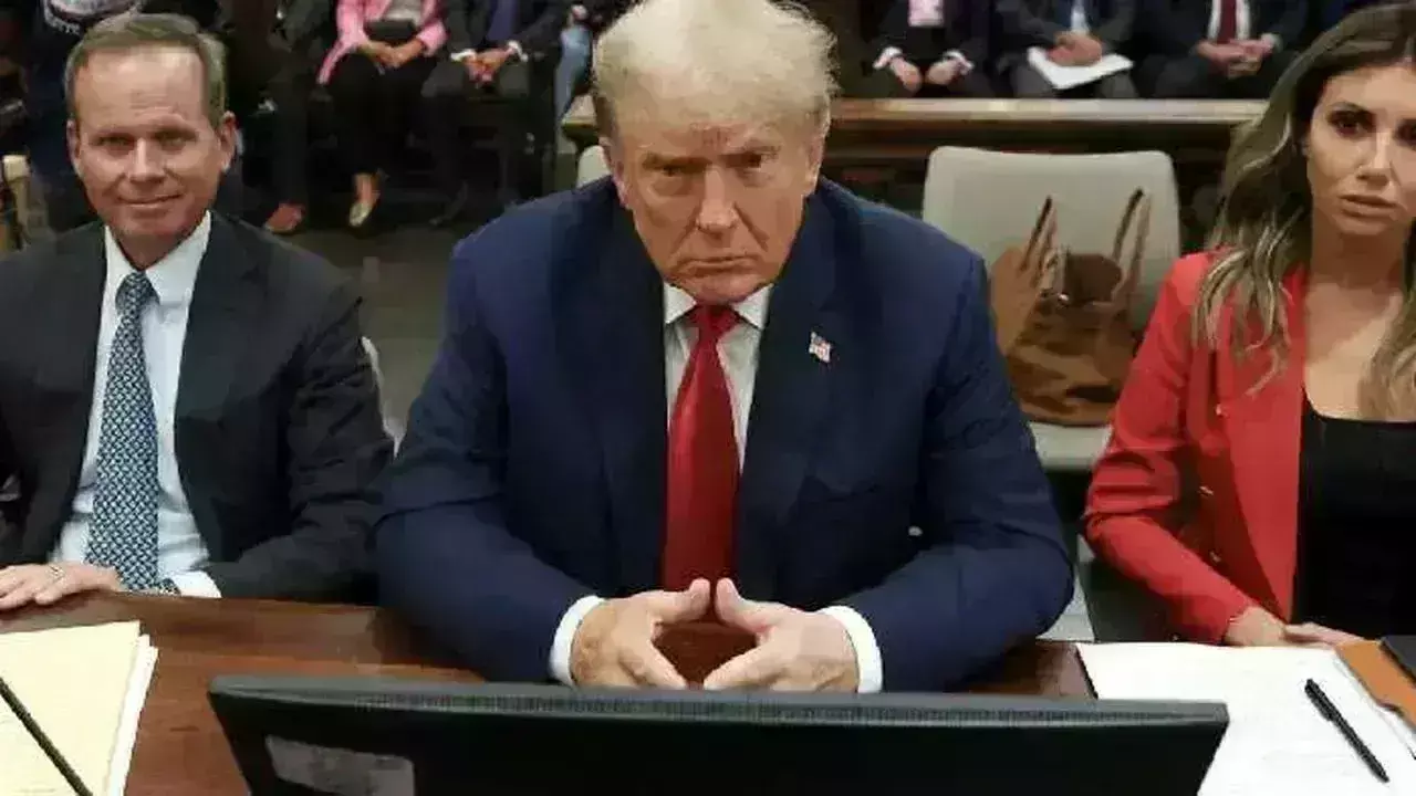 Donald Trump: డొనాల్డ్ ట్రంప్ దోషే, 34 కేసుల్లో న్యూయార్క్ కోర్టు చరిత్రాత్మక తీర్పు Donald Trump: డొనాల్డ్ ట్రంప్ దోషే, 34 కేసుల్లో న్యూయార్క్ కోర్టు చరిత్రాత్మక తీర్పు