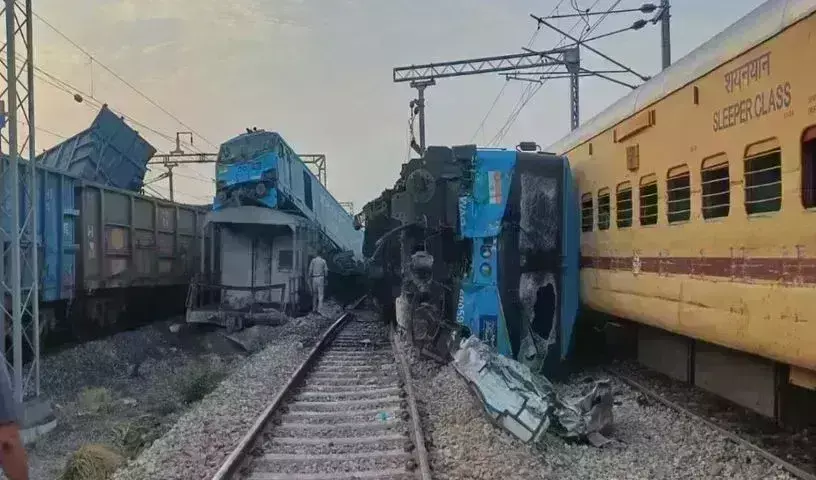 Train Accident :    రెండు రైళ్లు ఢీ .. తృటిలో తప్పిన ఘోర ప్రమాదం