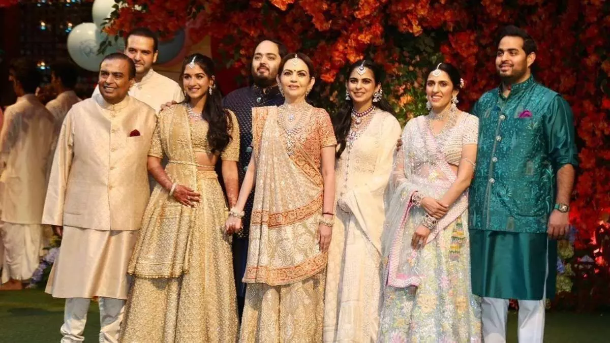 From Rihanna to Backstreet Boys: అంబానీ కొడుకు పెళ్లికి హాజరుకానున్న ఇంటర్నేషనల్ పాప్ స్టార్స్ From Rihanna to Backstreet Boys: అంబానీ కొడుకు పెళ్లికి హాజరుకానున్న ఇంటర్నేషనల్ పాప్ స్టార్స్
