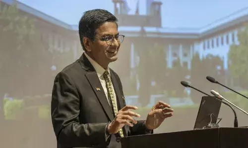 రాజకీయ ఒత్తిడిని ఎప్పుడూ ఎదుర్కోలేదు: ఆక్స్ఫర్డ్లో ప్రధాన న్యాయమూర్తి డివై చంద్రచూడ్ రాజకీయ ఒత్తిడిని ఎప్పుడూ ఎదుర్కోలేదు: ఆక్స్ఫర్డ్లో ప్రధాన న్యాయమూర్తి డివై చంద్రచూడ్