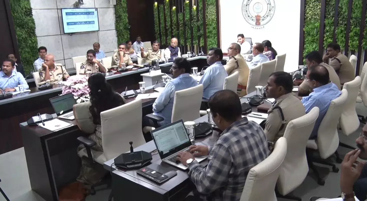 CBN: ఆ అధికారుల ముఖం కూడా చూడని చంద్రబాబు CBN: ఆ అధికారుల ముఖం కూడా చూడని చంద్రబాబు