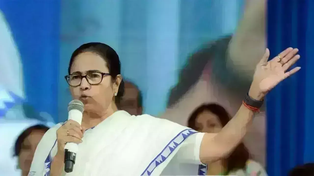 Mamata: ప్రధానిగా మోడీ తప్పుకొని మరొకరికి అవకాశమివ్వాలి Mamata: ప్రధానిగా మోడీ తప్పుకొని మరొకరికి అవకాశమివ్వాలి