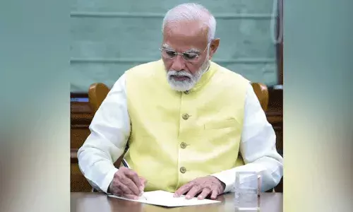 మూడోసారి ప్రధానిగా ప్రమాణ స్వీకారం.. తొలి ఫైల్‌పై సంతకం