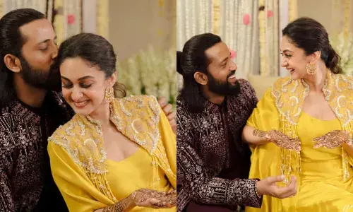 Pre-Wedding Pictures : ఆన్లైన్ లో వైరల్ అవుతోన్న అర్జున్ సర్జా కూతురి ప్రీ - వెడ్డింగ్ ఫొటోలు Pre-Wedding Pictures : ఆన్లైన్ లో వైరల్ అవుతోన్న అర్జున్ సర్జా కూతురి ప్రీ - వెడ్డింగ్ ఫొటోలు