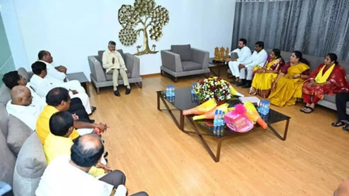 Chandra babu naidu: నూతన మంత్రులకు ముఖ్యమంత్రి చంద్రబాబు దిశానిర్దేశం Chandra babu naidu: నూతన మంత్రులకు ముఖ్యమంత్రి చంద్రబాబు దిశానిర్దేశం