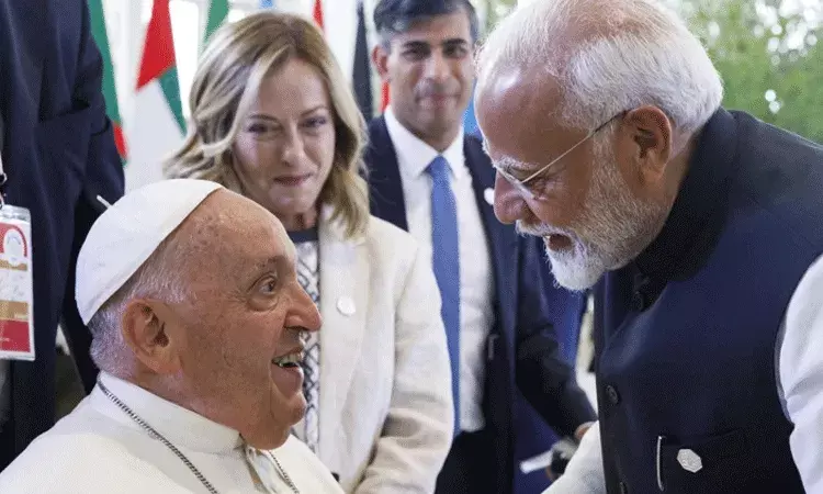 చివరికి, పోప్ దేవుడిని కలిశాడు: ప్రధాని మోదీపై కాంగ్రెస్ వ్యంగ్య వ్యాఖ్యలు చివరికి, పోప్ దేవుడిని కలిశాడు: ప్రధాని మోదీపై కాంగ్రెస్ వ్యంగ్య వ్యాఖ్యలు