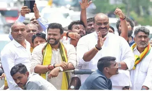 AP: ఉద్యోగులూ.. టీడీపీ కార్యకర్తలను మర్యాదగా చూసుకోండి AP: ఉద్యోగులూ.. టీడీపీ కార్యకర్తలను మర్యాదగా చూసుకోండి