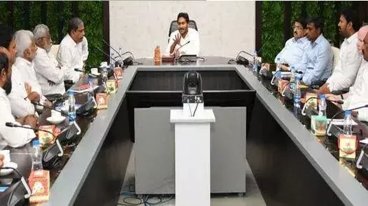 AP: ఆంధ్రప్రదేశ్లో ఫర్నీచర్ రగడ AP: ఆంధ్రప్రదేశ్లో ఫర్నీచర్ రగడ