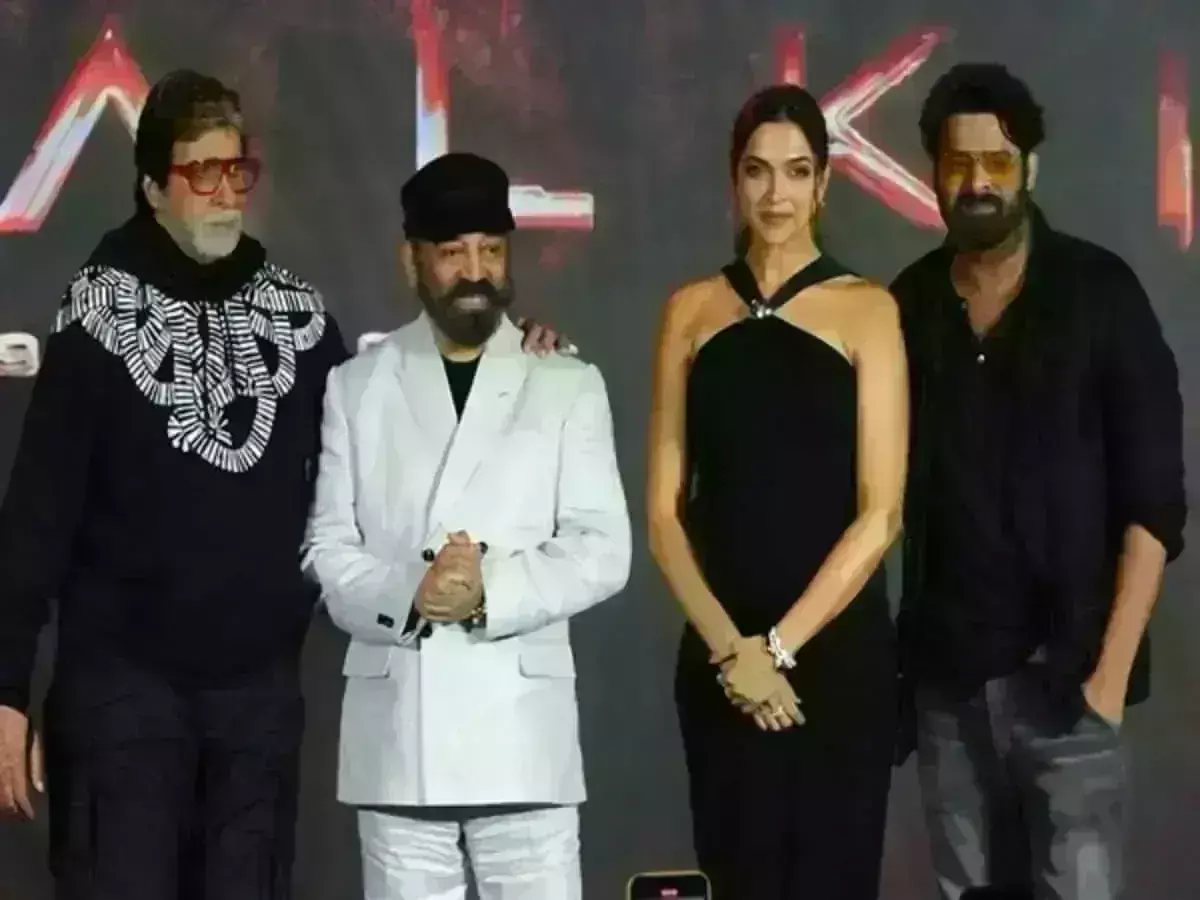 Kalki 2898 AD : క్యూట్ మూమెంట్ తో అభిమానుల మనసులు దోచుకున్న బిగ్ బి, దీపికా, ప్రభాస్