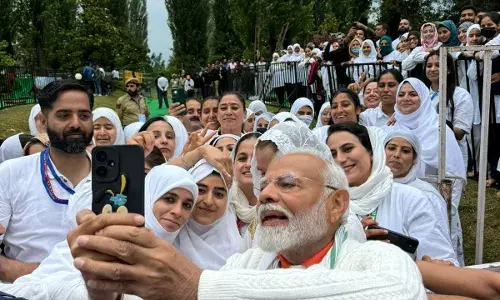 International Yoga Day: అంతర్జాతీయ యోగా దినోత్సవంలో కేంద్ర మంత్రులు, ప్రముఖులు International Yoga Day: అంతర్జాతీయ యోగా దినోత్సవంలో కేంద్ర మంత్రులు, ప్రముఖులు