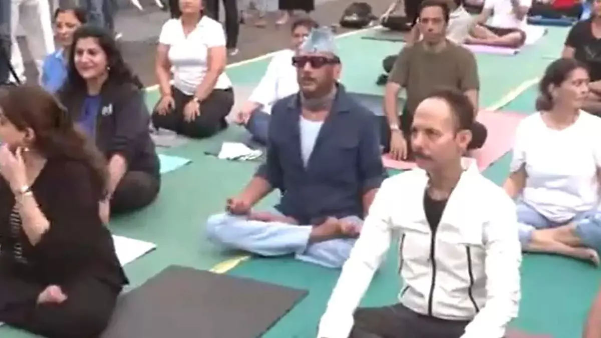 10th International Day of Yoga : యోగా డేలో పాల్గొన్న జాకీ ష్రాఫ్ 10th International Day of Yoga : యోగా డేలో పాల్గొన్న జాకీ ష్రాఫ్