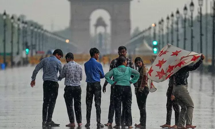 కరుణించిన వరుణుడు.. ఢిల్లీ వాసులకు ఉపశమనం