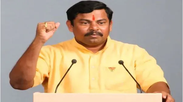 BJP: బీజేపీ కొత్త అధ్యక్షుడు ఎవరో..? BJP: బీజేపీ కొత్త అధ్యక్షుడు ఎవరో..?