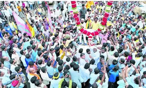 AP: మళ్లీ ఇంటికే సామాజిక పింఛన్లు AP: మళ్లీ ఇంటికే సామాజిక పింఛన్లు