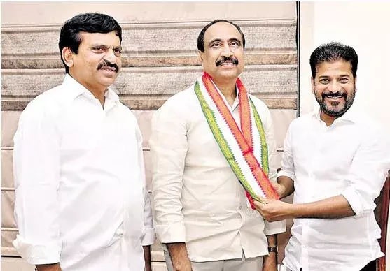 TG: కాంగ్రెస్లోకి బీఆర్ఎస్ ఎమ్మెల్యే సంజయ్ TG: కాంగ్రెస్లోకి బీఆర్ఎస్ ఎమ్మెల్యే సంజయ్