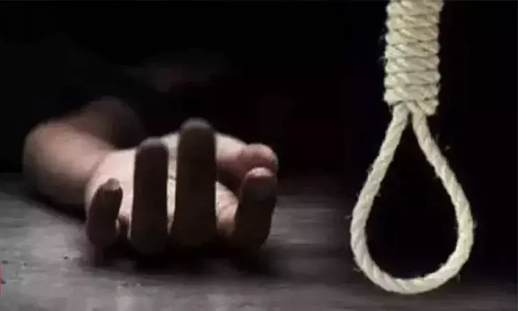 స్నాప్చాట్ డౌన్లోడ్ చేయొద్దన్న తండ్రి.. ఆత్మహత్య చేసుకున్న కూతురు స్నాప్చాట్ డౌన్లోడ్ చేయొద్దన్న తండ్రి.. ఆత్మహత్య చేసుకున్న కూతురు