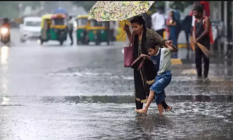 మరో 2 రోజుల్లో ఢిల్లీలో భారీ వర్షాలు.. ఈశాన్య రాష్ట్రాలకు రెడ్ అలర్ట్ మరో 2 రోజుల్లో ఢిల్లీలో భారీ వర్షాలు.. ఈశాన్య రాష్ట్రాలకు రెడ్ అలర్ట్