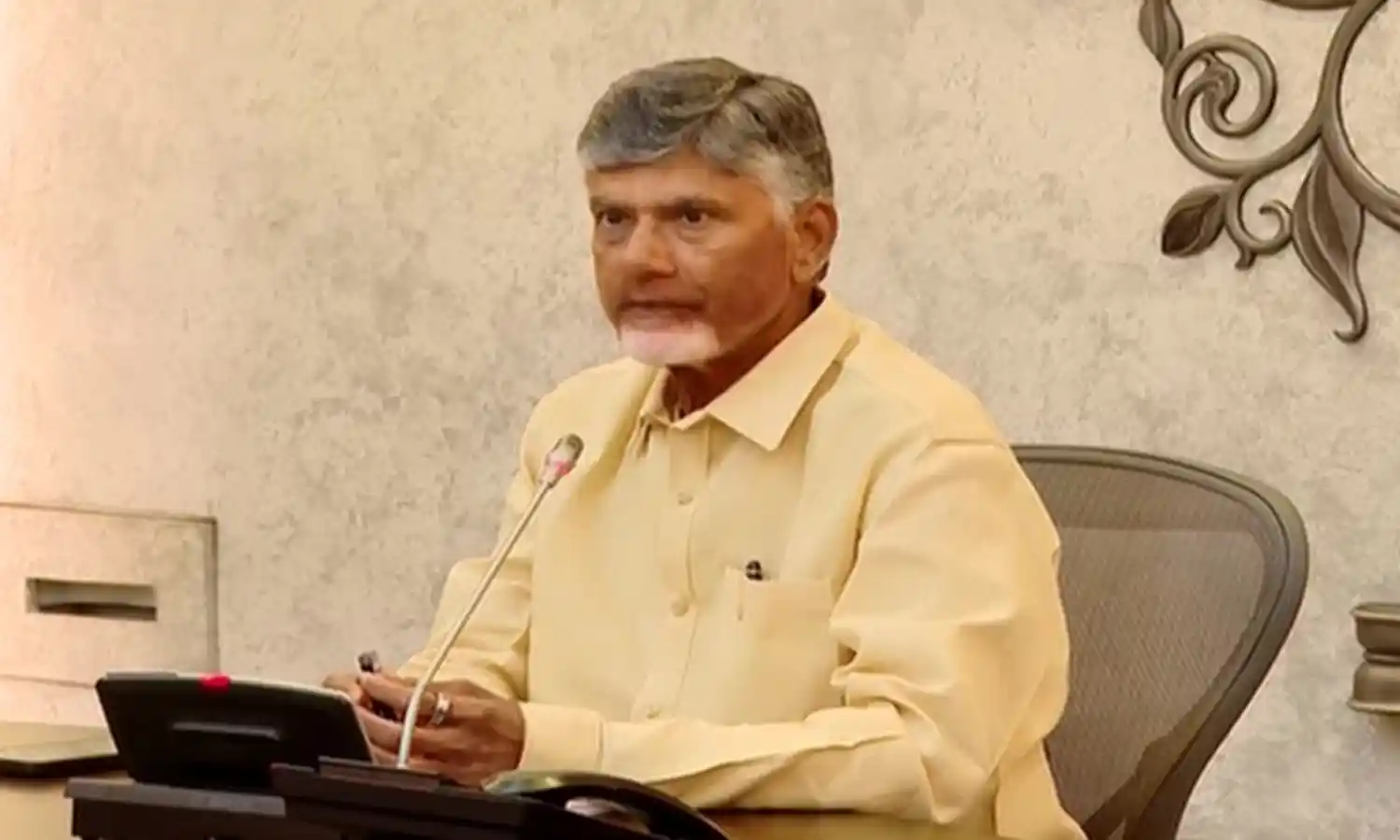 CM Chandrababu: మూడు శాఖల పనితీరుపై సీఎం సమీక్ష CM Chandrababu: మూడు శాఖల పనితీరుపై సీఎం సమీక్ష
