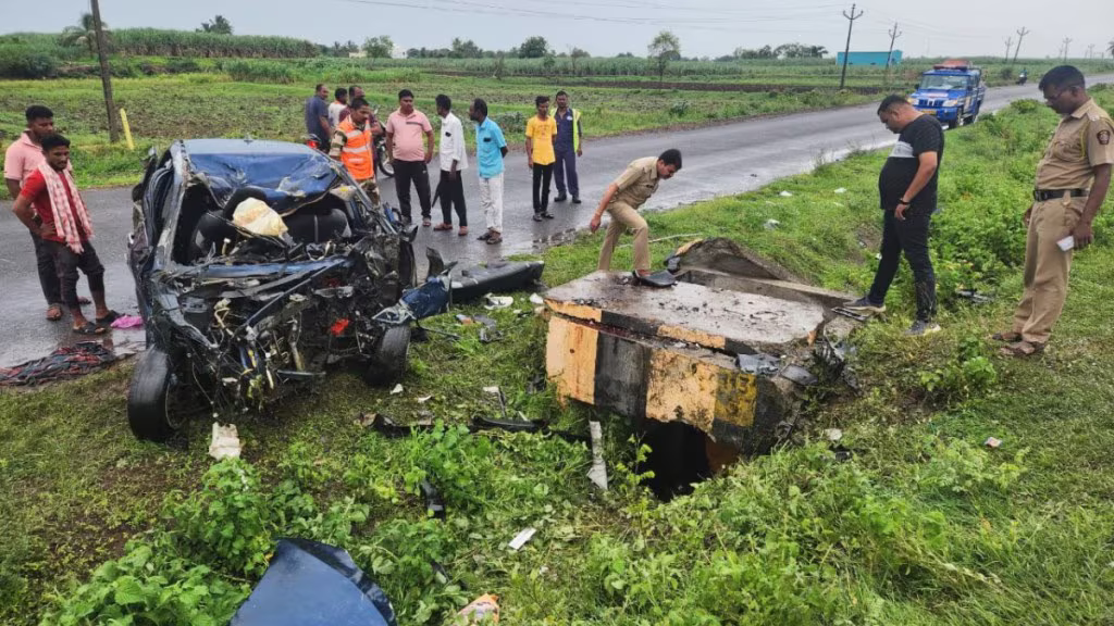 Pune accident: మహారాష్ట్రలోని పూణెలో కారు ప్రమాదం Pune accident: మహారాష్ట్రలోని పూణెలో కారు ప్రమాదం