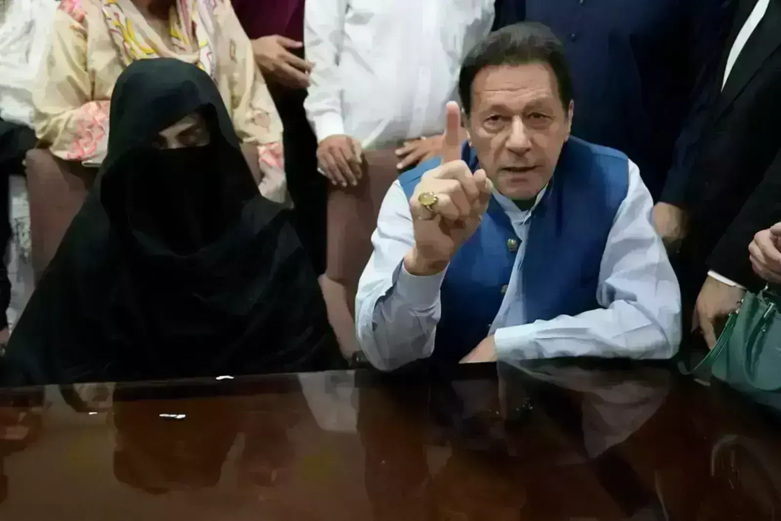 Pakistan: అవినీతి కేసులో ఇమ్రాన్ ఖాన్ భార్యకు ముందస్తు బెయిల్ Pakistan: అవినీతి కేసులో ఇమ్రాన్ ఖాన్ భార్యకు ముందస్తు బెయిల్