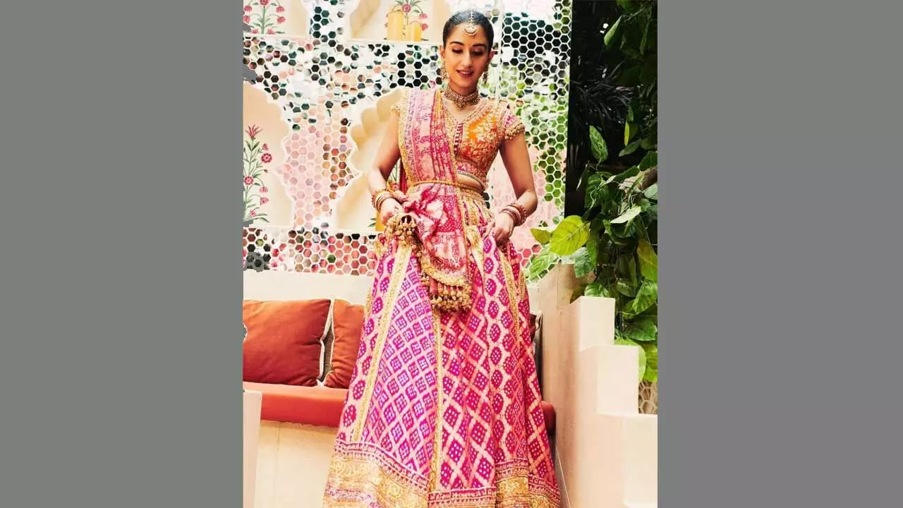 Radhika Merchant : ఎంబ్రాయిడరీ లెహంగాలో తళుక్కుమన్న రాధిక Radhika Merchant : ఎంబ్రాయిడరీ లెహంగాలో తళుక్కుమన్న రాధిక