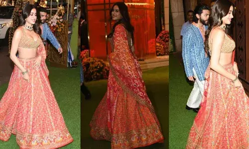 Anant Ambani-Radhika Merchants Mameru Ceremony : పెళ్లి వేడుకలకు హాజరైన జాన్వీ కపూర్ Anant Ambani-Radhika Merchants Mameru Ceremony : పెళ్లి వేడుకలకు హాజరైన జాన్వీ కపూర్