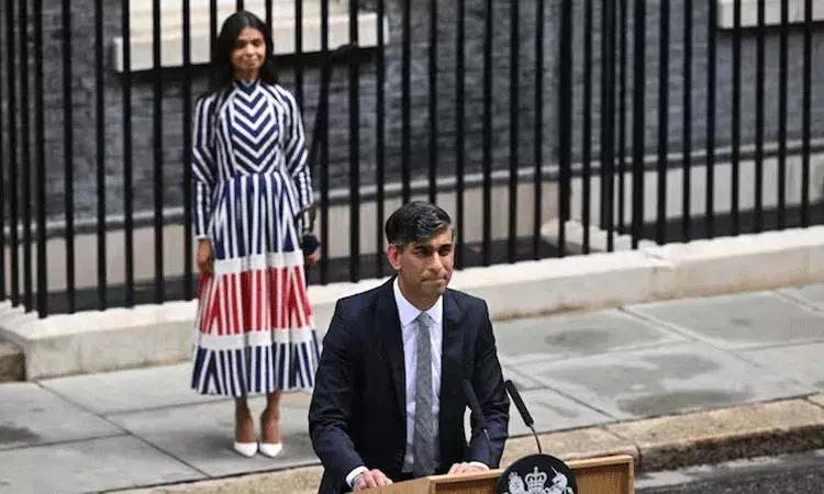 రిషి సునక్ రాజీనామా ప్రసంగంలో అక్షతా మూర్తి ధరించిన డ్రెస్ పై ట్రోల్స్..