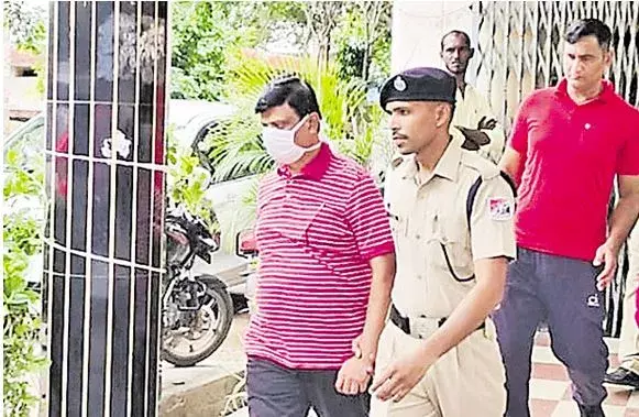 Guntakal: అవినీతి కేసులో రైల్వే డీఆర్ఎంను అరెస్ట్ చేసిన సీబీఐ