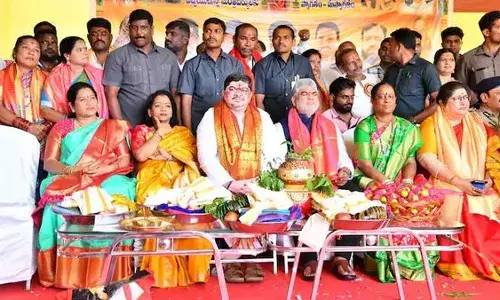 BONALU: ఘనంగా ఆరంభమైన గోల్కొండ బోనాలు BONALU: ఘనంగా ఆరంభమైన గోల్కొండ బోనాలు