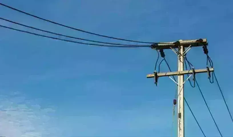 AP News: కరెంటు షాక్‌తో దంపతులు మృతి.. ముగ్గురు విద్యుత్‌ అధికారుల సస్పెండ్‌