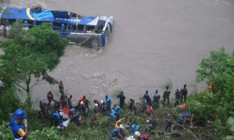 నేపాల్‌లో కొండచరియలు విరిగిపడటంతో నదిలో పడిన  టూరిస్ట్ బస్సు..  ఏడుగురు భారతీయులు మృతి