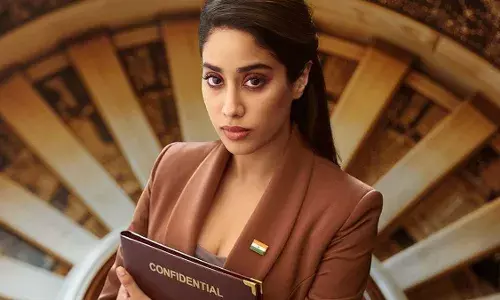 Ulajh Poster : ఢిఫరెంట్ లుక్ లో జాన్వీ.. ఫ్యాన్స్ ఏమంటున్నారంటే.. Ulajh Poster : ఢిఫరెంట్ లుక్ లో జాన్వీ.. ఫ్యాన్స్ ఏమంటున్నారంటే..