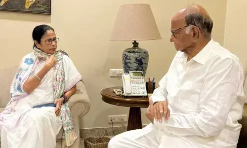 Mamata Banerjee: ‘మోదీ ప్రభుత్వం కష్టమే..!’ పవార్, ఉద్ధవ్లతో దీదీ భేటీ Mamata Banerjee: ‘మోదీ ప్రభుత్వం కష్టమే..!’ పవార్, ఉద్ధవ్లతో దీదీ భేటీ