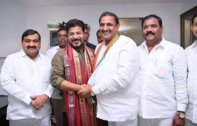 CONGRESS: కాంగ్రెస్‌లో చేరిన బీఆర్‌ఎస్‌ ఎమ్మెల్యే ప్రకాశ్‌ గౌడ్‌