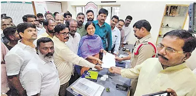 AP: వైసీపీ నేత సీదిరి అప్పలరాజుపై పోలీసులకు ఫిర్యాదు