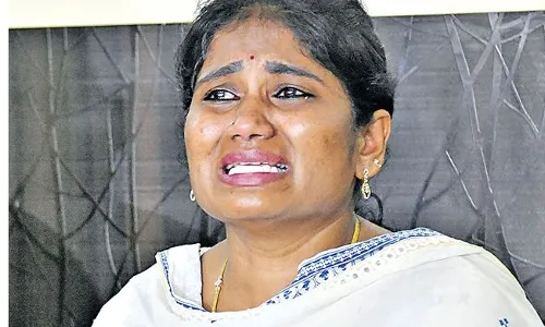 AP: విజయసాయితో బంధం అట్టగట్టడం భావ్యమేనా...? AP: విజయసాయితో బంధం అట్టగట్టడం భావ్యమేనా...?