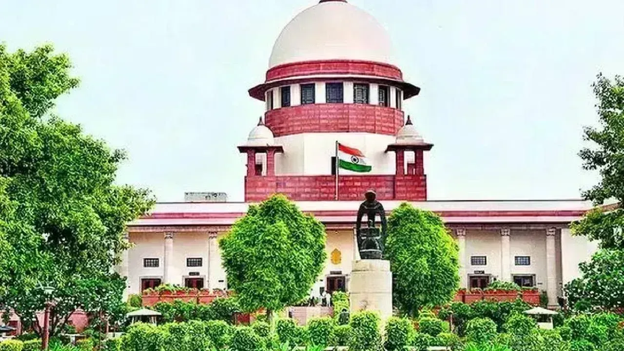 Supreme Court: ఇసుక అక్రమ తవ్వకాలు.. గత నివేదికలపై అనుమానాలున్నాయ్: Supreme Court: ఇసుక అక్రమ తవ్వకాలు.. గత నివేదికలపై అనుమానాలున్నాయ్: