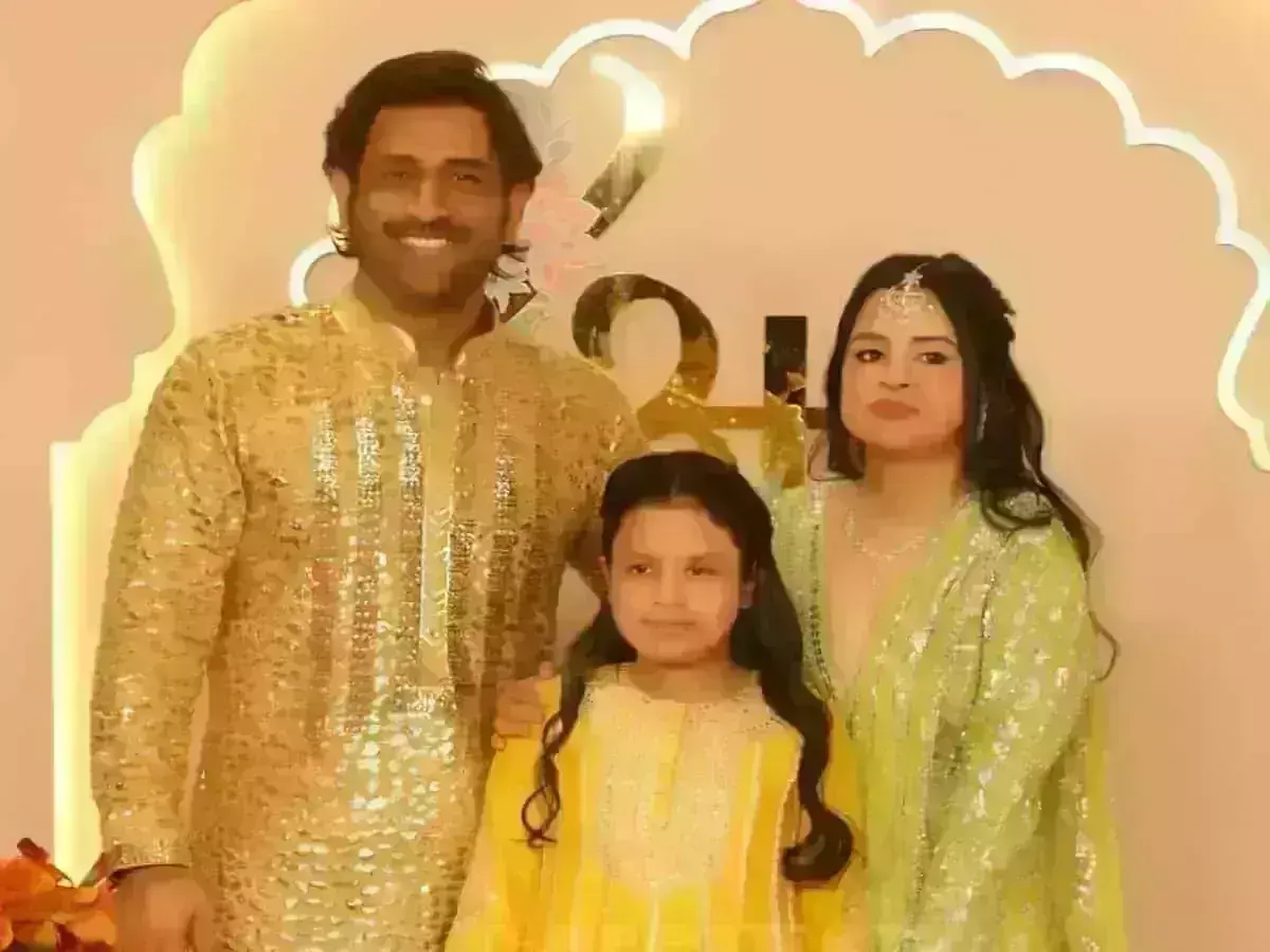 MS Dhoni : 49.3 మిలియన్ల మంది ఫాలోవర్లు.. నలుగురినే ఫాలో అవుతోన్న భారత స్టార్ మాజీ క్రికెట్ ప్లేయర్ MS Dhoni : 49.3 మిలియన్ల మంది ఫాలోవర్లు.. నలుగురినే ఫాలో అవుతోన్న భారత స్టార్ మాజీ క్రికెట్ ప్లేయర్