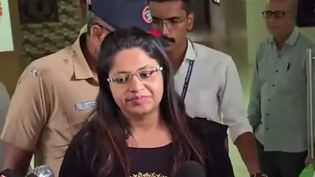 IAS Officer Pooja Khedkar : పూజా ఖేడ్కర్ ట్రైనింగ్ నిలుపుదల IAS Officer Pooja Khedkar : పూజా ఖేడ్కర్ ట్రైనింగ్ నిలుపుదల