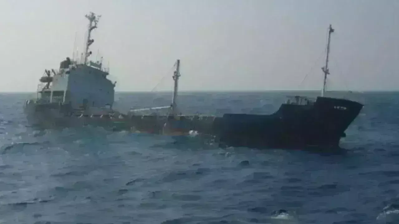 Oil Tanker Capsize : ఒమన్ సముద్ర తీరంలో విషాదం Oil Tanker Capsize : ఒమన్ సముద్ర తీరంలో విషాదం