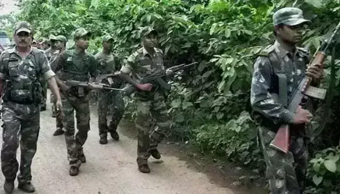 Encounter: మహారాష్ట్ర-చత్తీస్ గఢ్ సరిహద్దుల్లో కాల్పుల మోత Encounter: మహారాష్ట్ర-చత్తీస్ గఢ్ సరిహద్దుల్లో కాల్పుల మోత