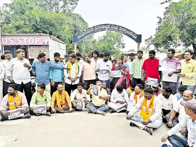 Stray dogs problems: వీధికుక్కల సమస్యపై తక్షణ చర్యలకు సీఏం ఆదేశం Stray dogs problems: వీధికుక్కల సమస్యపై తక్షణ చర్యలకు సీఏం ఆదేశం