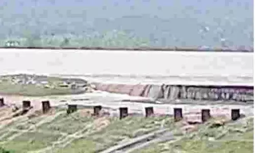 RAINS: ఎడతెరపిలేని వానలు.. పొంగిన వాగులు RAINS: ఎడతెరపిలేని వానలు.. పొంగిన వాగులు