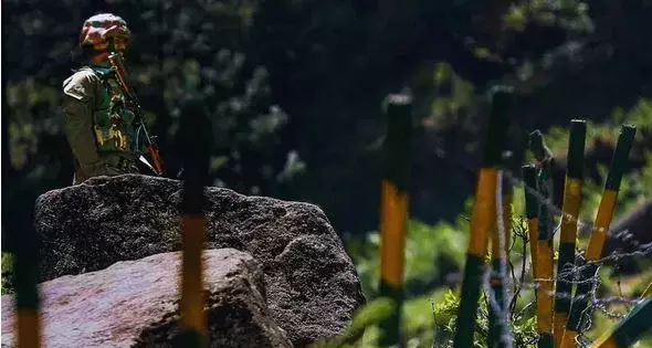 JK: ఇద్దరు మిలిటెంట్లను మట్టుబెట్టిన భారత బలగాలు JK: ఇద్దరు మిలిటెంట్లను మట్టుబెట్టిన భారత బలగాలు