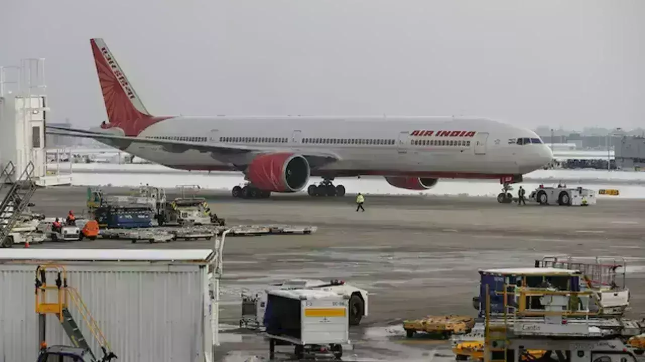 Air India: అమెరికాకు వెళ్లాల్సిన ఎయిర్ ఇండియా విమానం.. రష్యాకు Air India: అమెరికాకు వెళ్లాల్సిన ఎయిర్ ఇండియా విమానం.. రష్యాకు