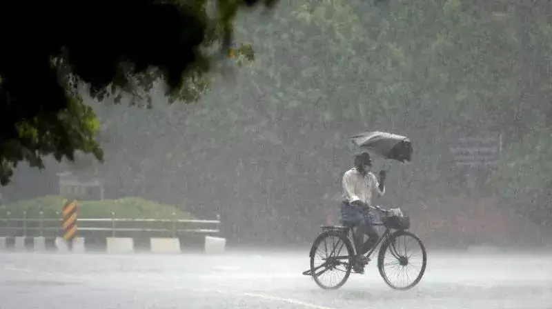 Heavy Rains: తెలంగాణలో  పలు జిల్లాలకు రెడ్ అలెర్ట్..