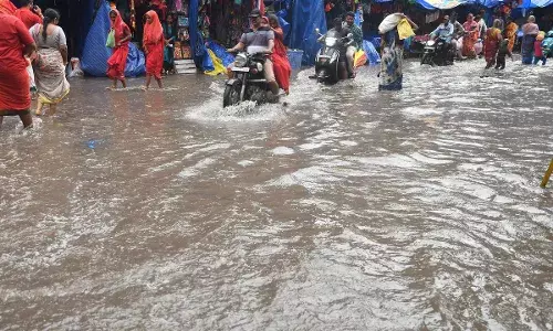 AP Disaster Management Authority: ఏపీలోని ఈ జిల్లాల్లో భారీ వర్షాలు.. AP Disaster Management Authority: ఏపీలోని ఈ జిల్లాల్లో భారీ వర్షాలు..