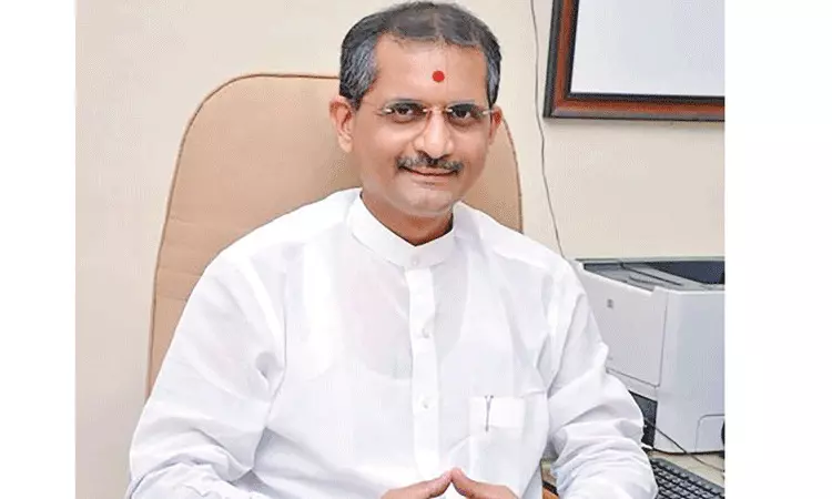 పదవీకాలం ముగియడానికి ఐదేళ్ల ముందే రాజీనామా చేసిన యుపిఎస్సి చైర్పర్సన్ పదవీకాలం ముగియడానికి ఐదేళ్ల ముందే రాజీనామా చేసిన యుపిఎస్సి చైర్పర్సన్