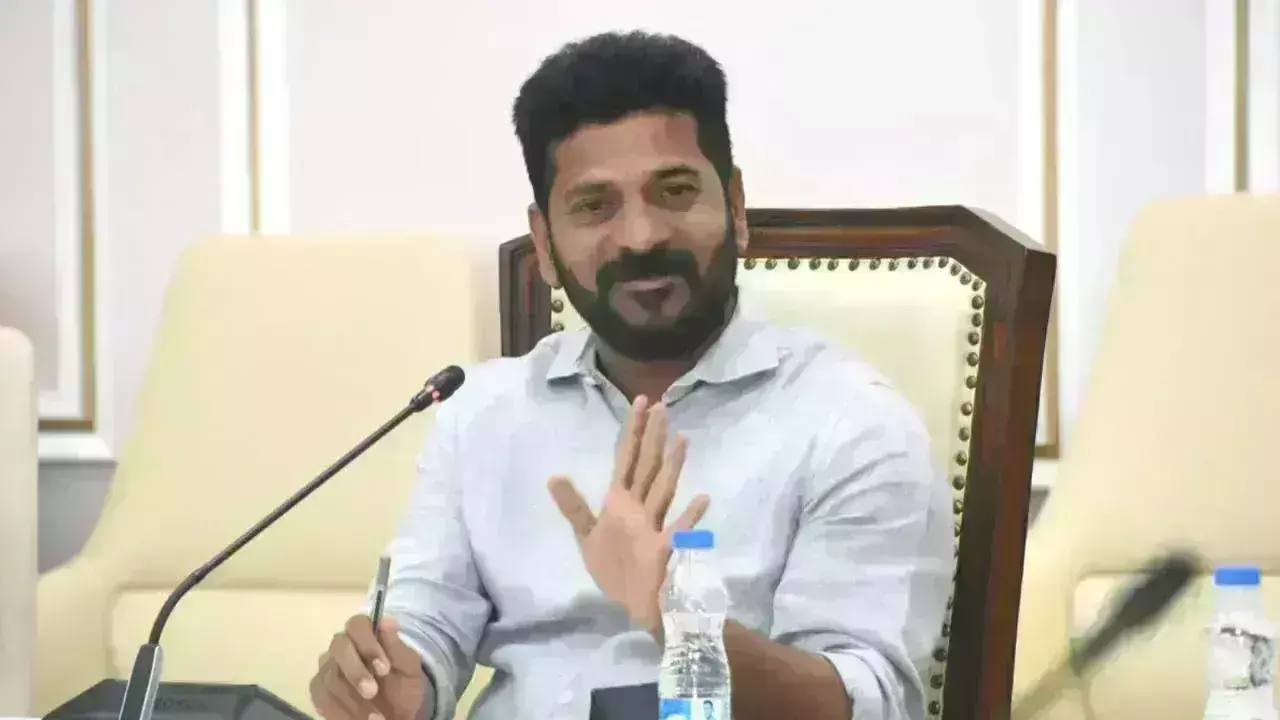 CM Revanth Reddy: : ప్లేస్కూళ్ల తరహాలో అంగన్‌వాడీలు