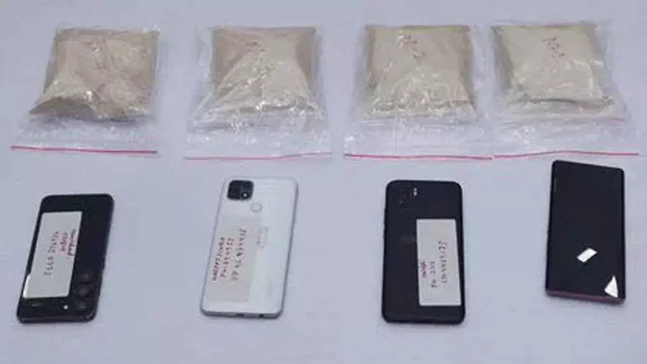 TG : హైదరాబాదులో రూ. 7 కోట్ల విలువైన డ్రగ్స్ పట్టివేత నలుగురి అరెస్ట్ TG : హైదరాబాదులో రూ. 7 కోట్ల విలువైన డ్రగ్స్ పట్టివేత నలుగురి అరెస్ట్